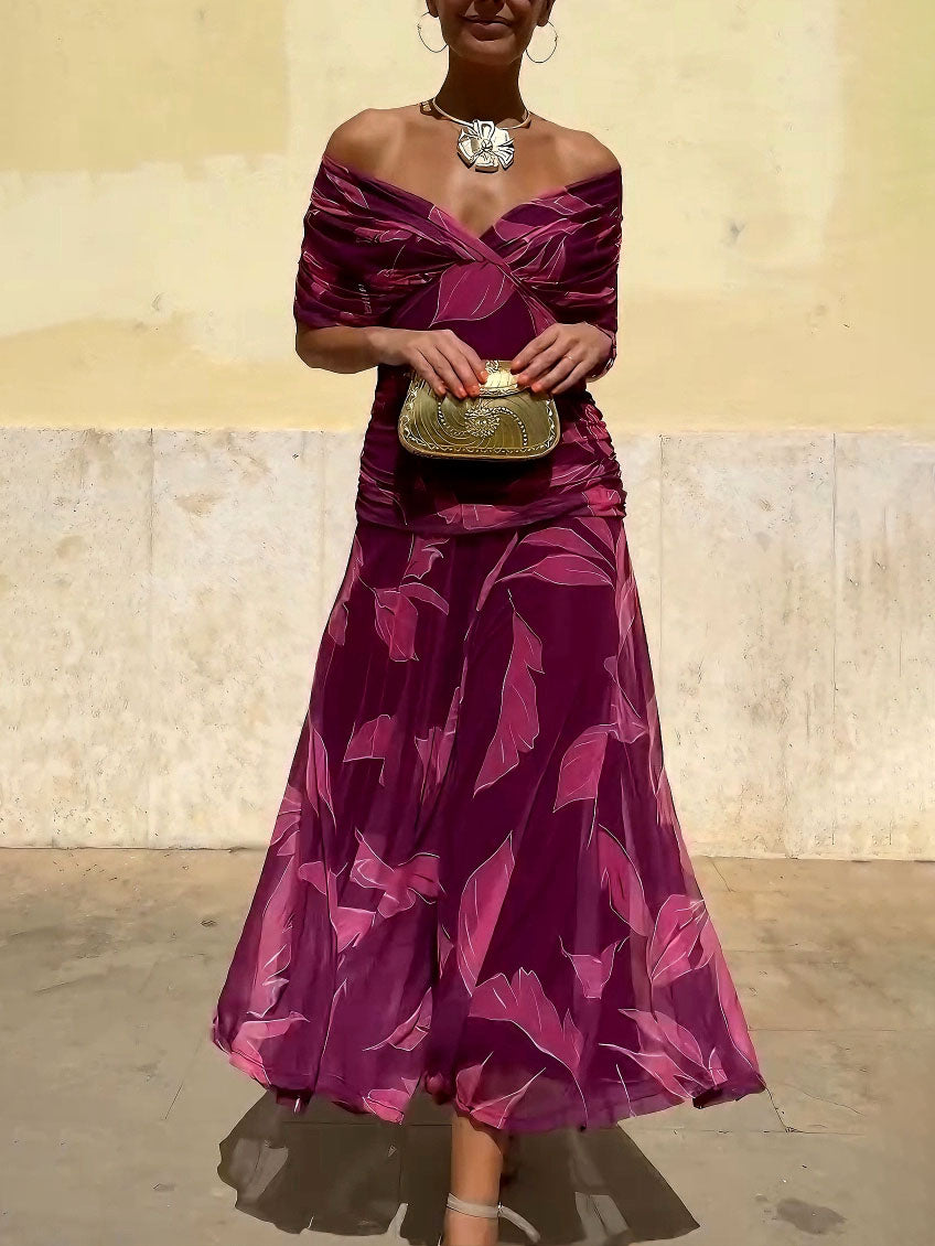 Elegantes schulterfreies Maxikleid mit gerüschtem Blattdruck