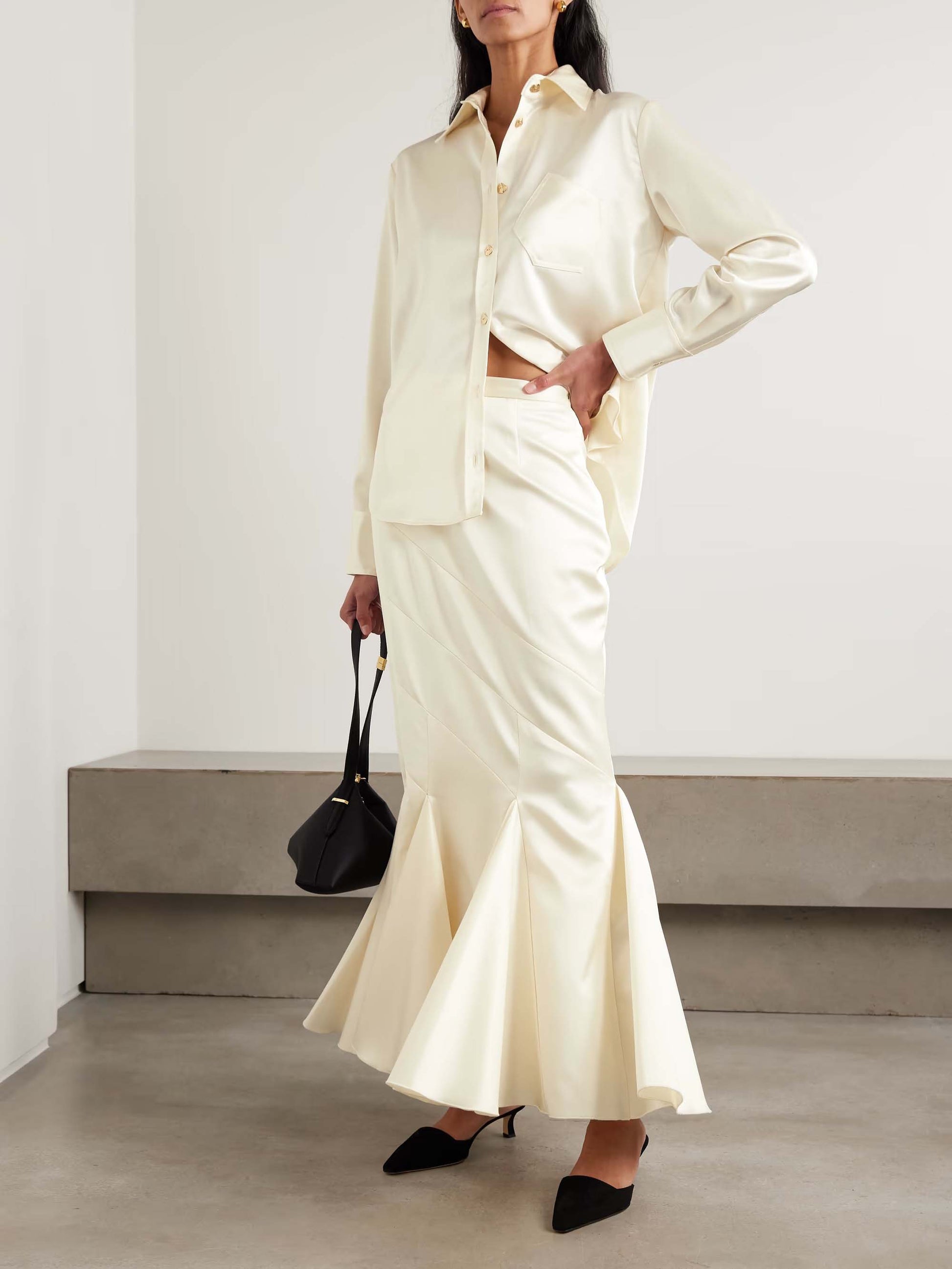 Elegantes Langarmhemd aus Satin mit Knopfverzierung