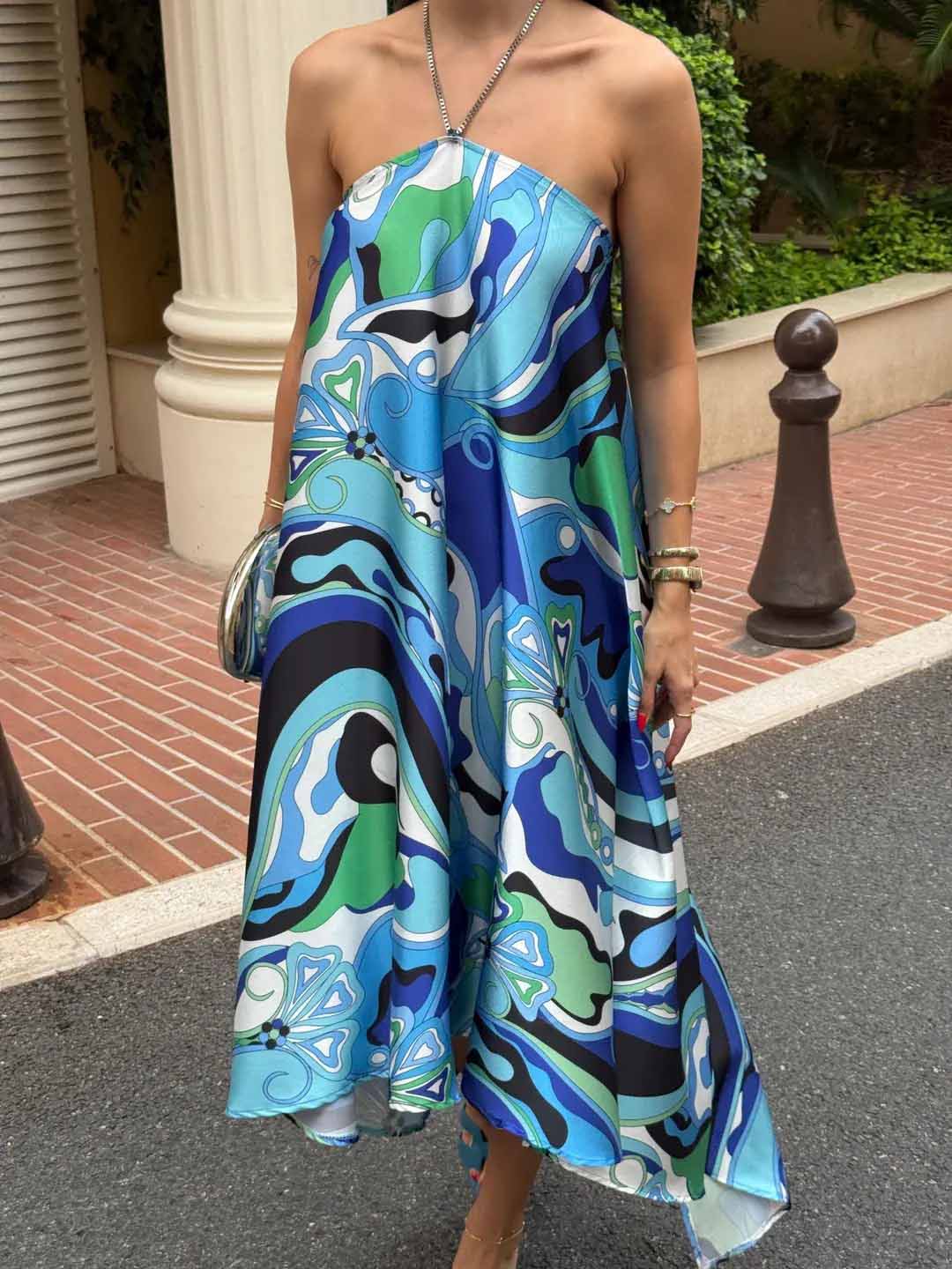 Robe midi élégante à imprimé floral abstrait et dos nu