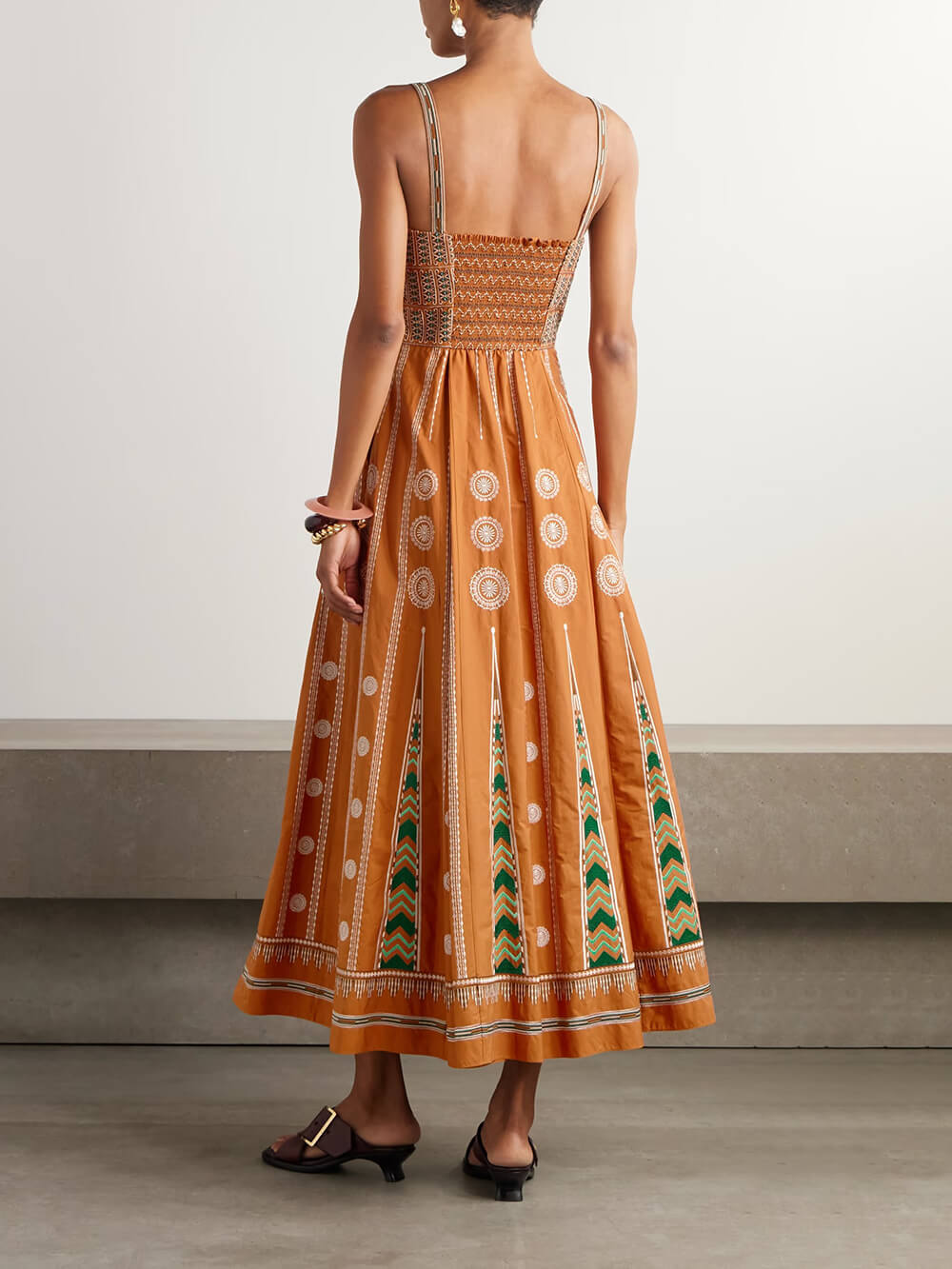 Robe midi plissée élégante à épaules dénudées et imprimé rétro