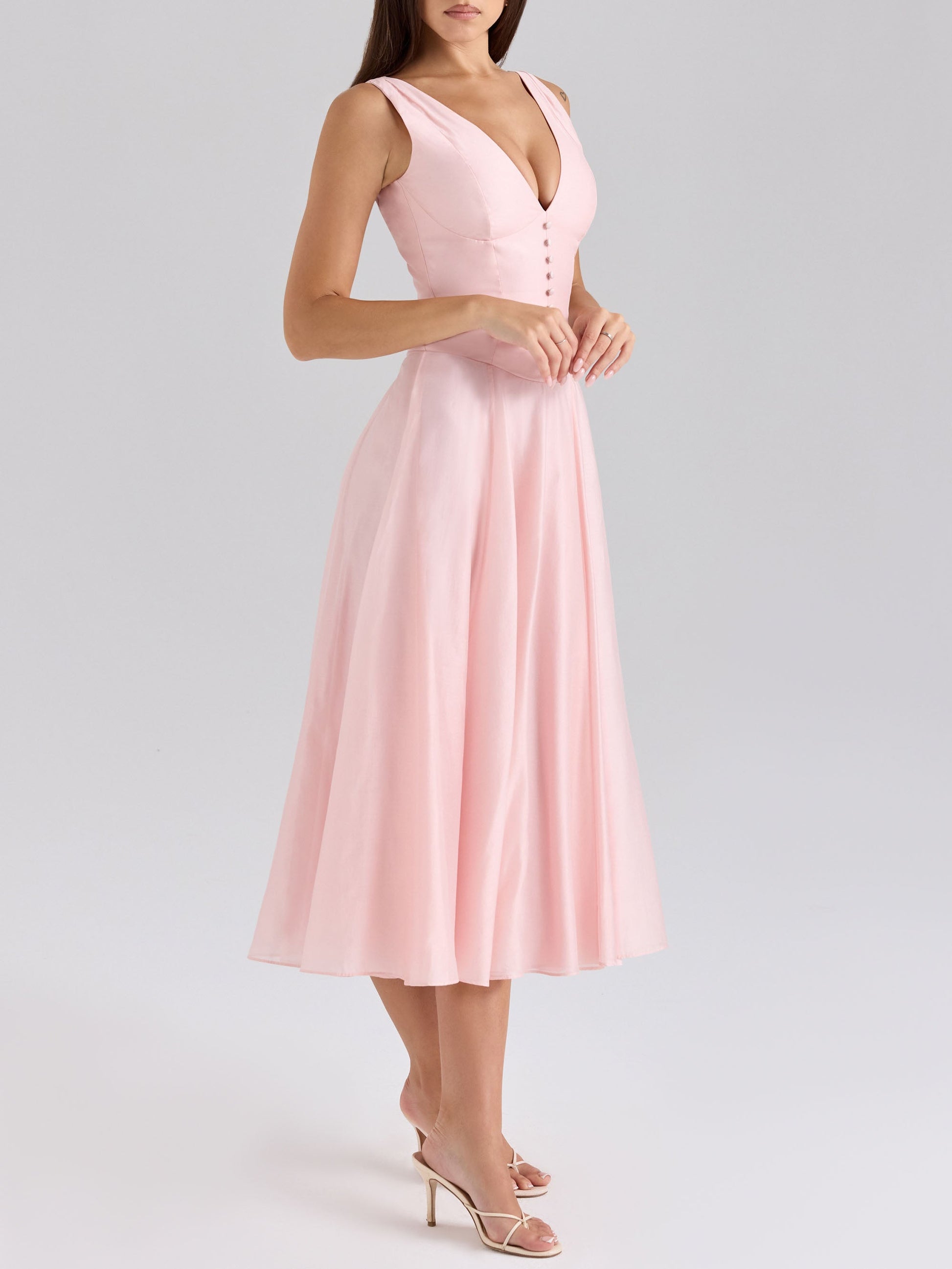 Robe mi-longue élégante à col en V et boutons en mousseline