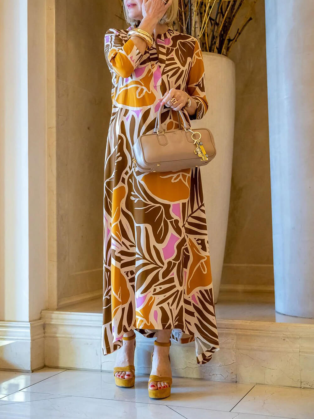 Robe longue décontractée et sans effort à col en V et imprimé pour les vacances