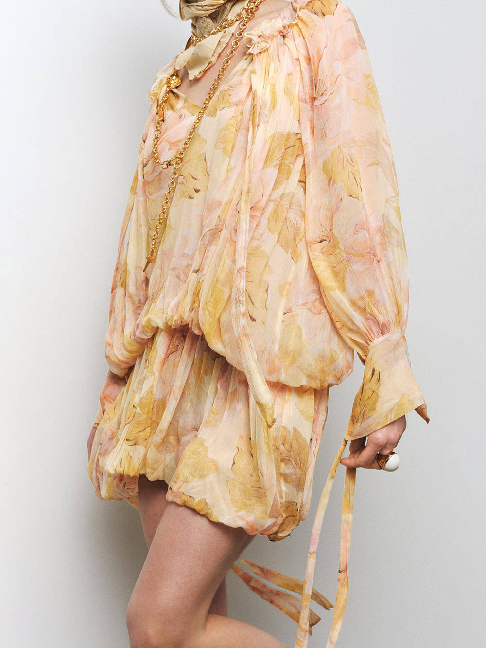 Wunderschönes Minikleid mit Blumenmuster und Ballonärmeln, Puffsaum und elastischer Taille