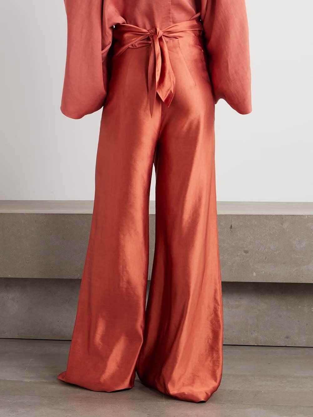 Einzigartige Satinhose mit weitem Bein und Wickeleffekt