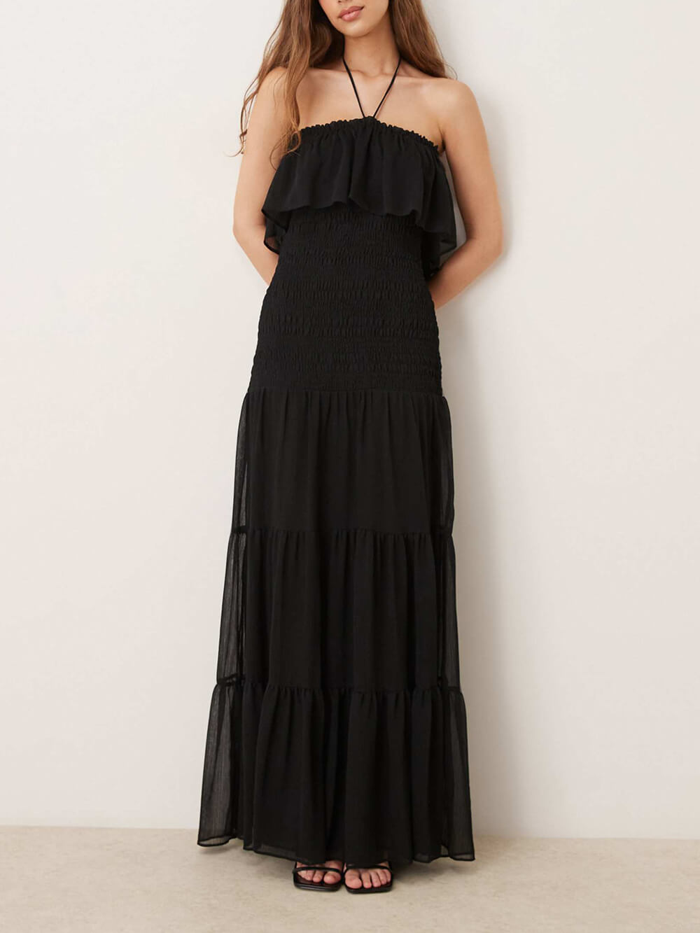 Elegantes, gerüschtes, mehrlagiges Neckholder-Maxikleid aus Chiffon mit freiem Rücken