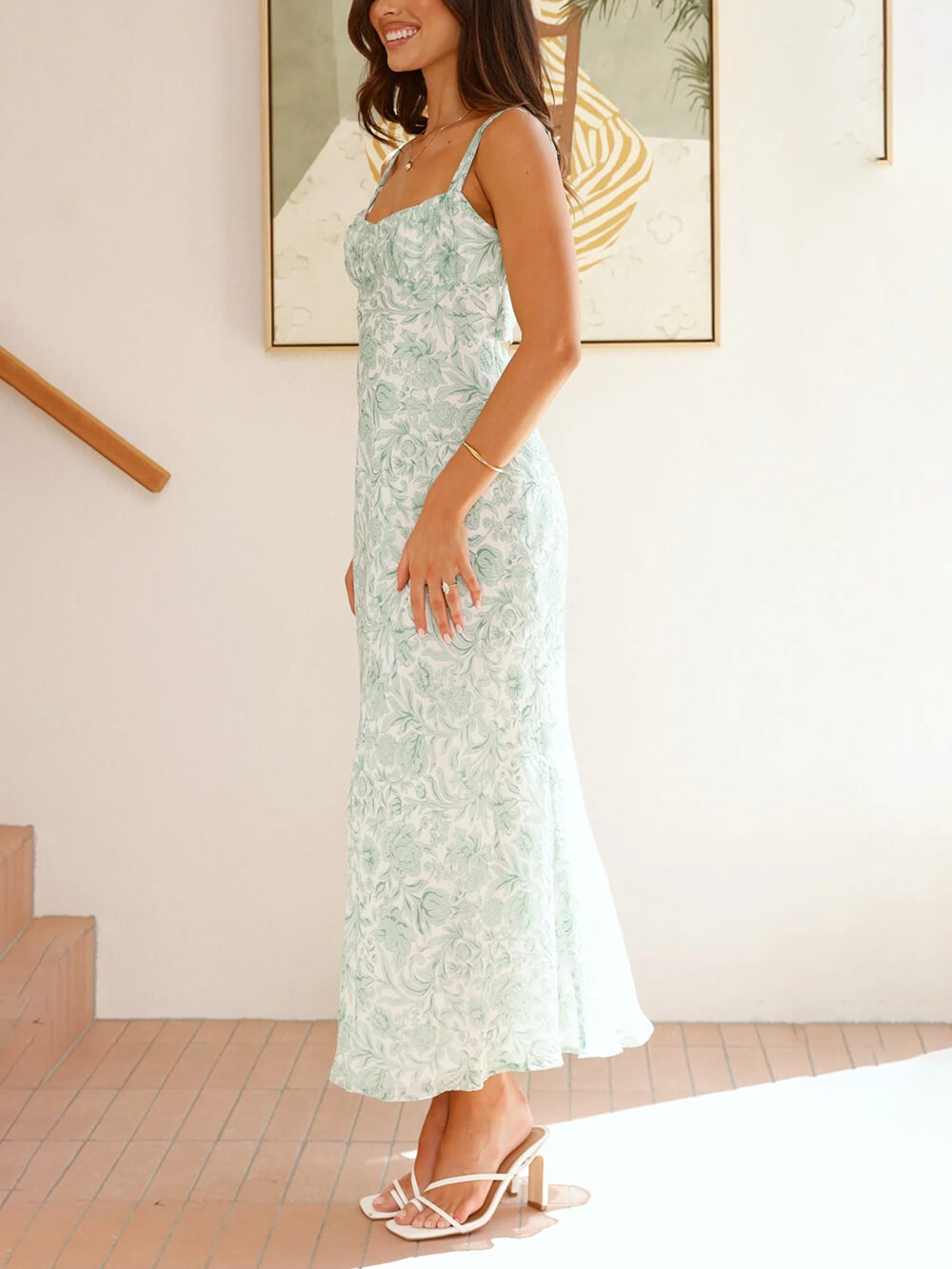 Robe midi plissée à imprimé floral sophistiqué et dos ouvert