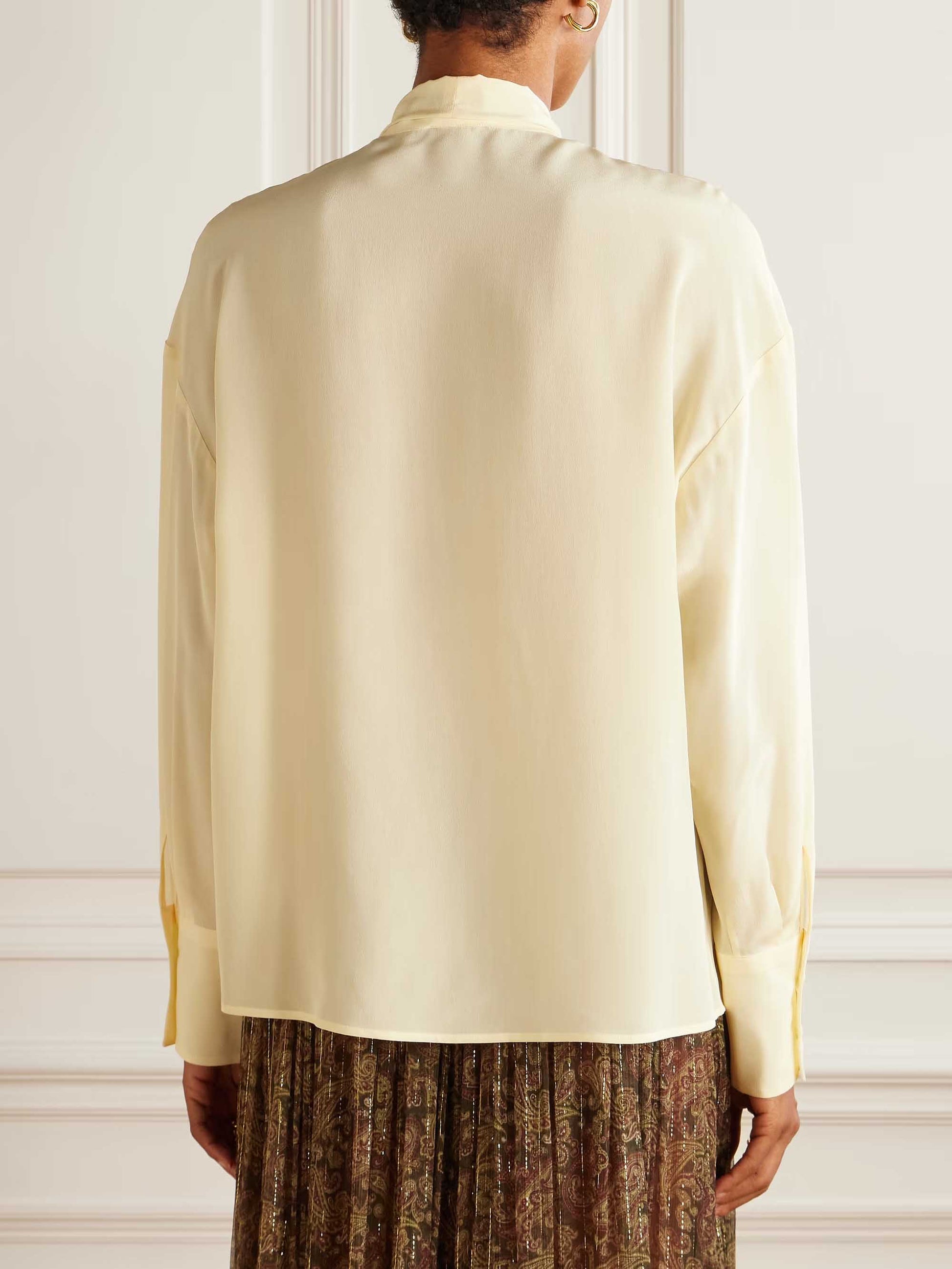 Chiffonhemd mit Retro-Schleifenausschnitt und Blumendruck