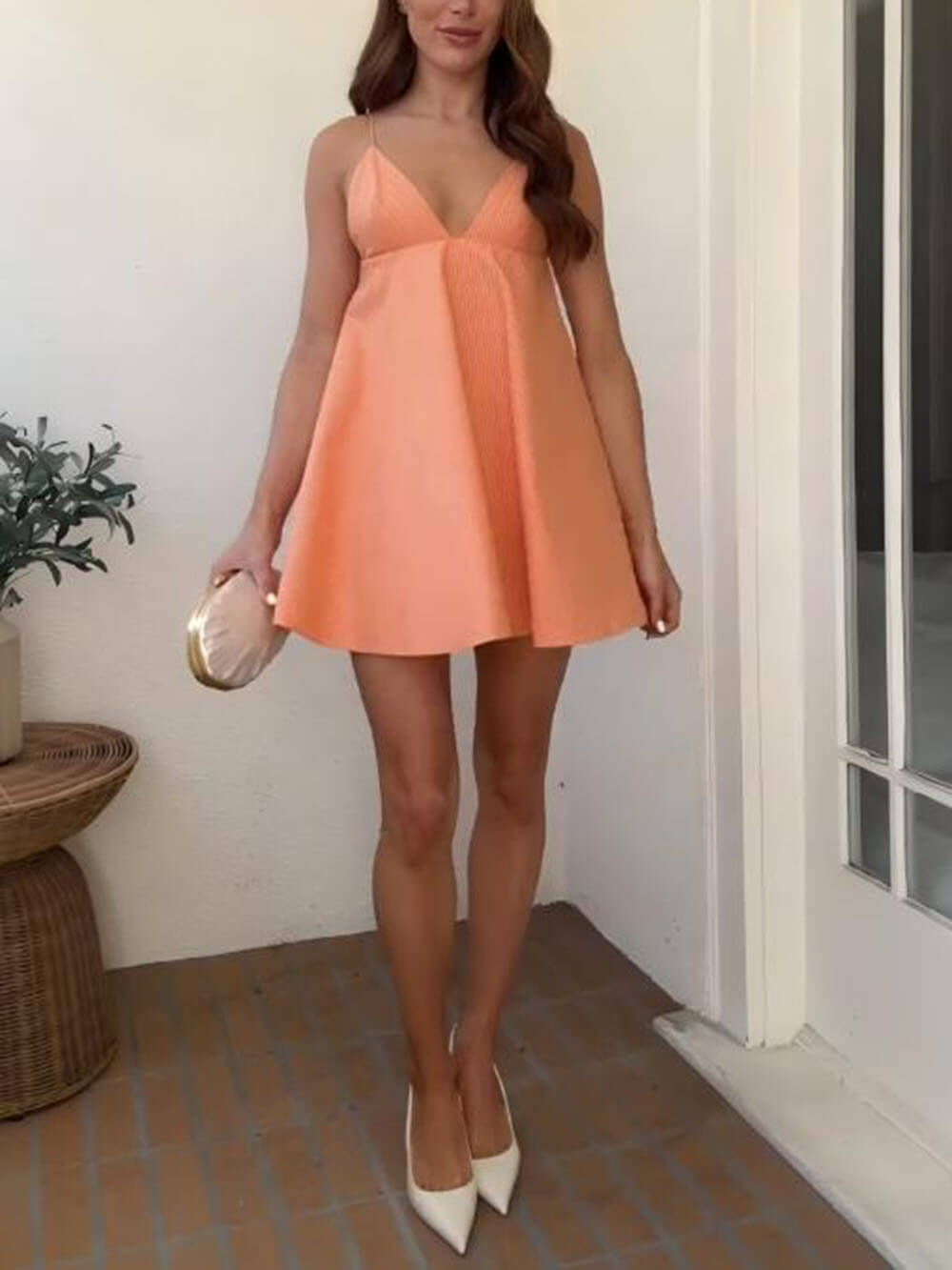 Minikleid mit zartem Streifenmuster und Strapsen
