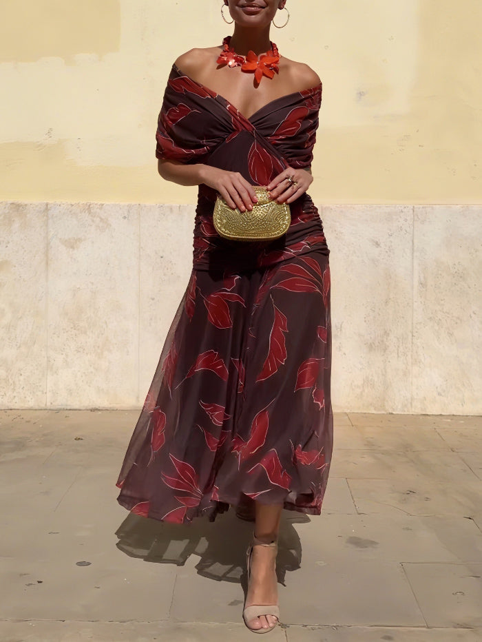 Elegantes schulterfreies Maxikleid mit gerüschtem Blattdruck