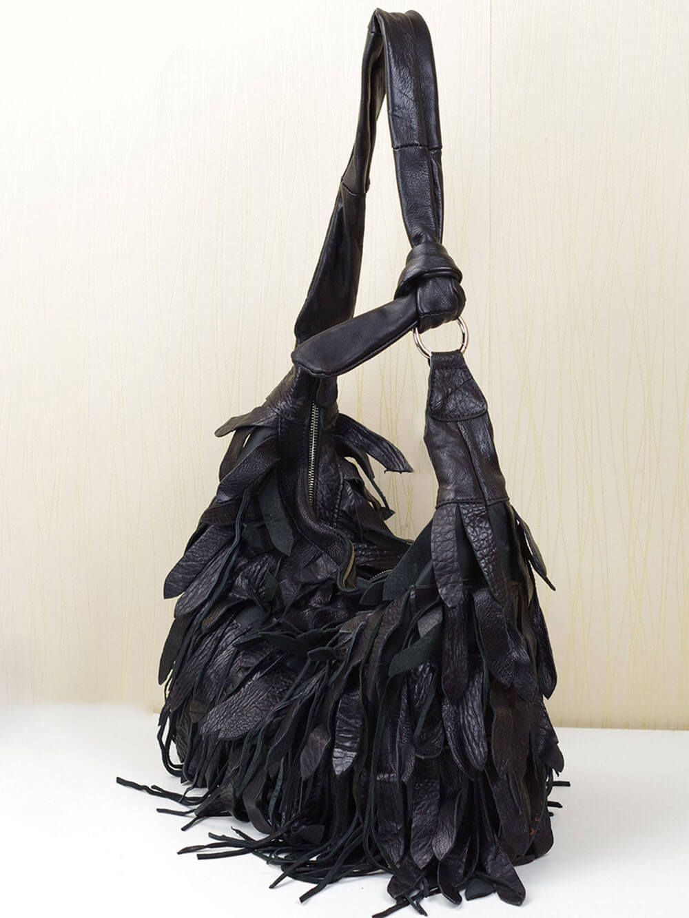 Sac à bandoulière Hobo décontracté à rayures noires et pompons