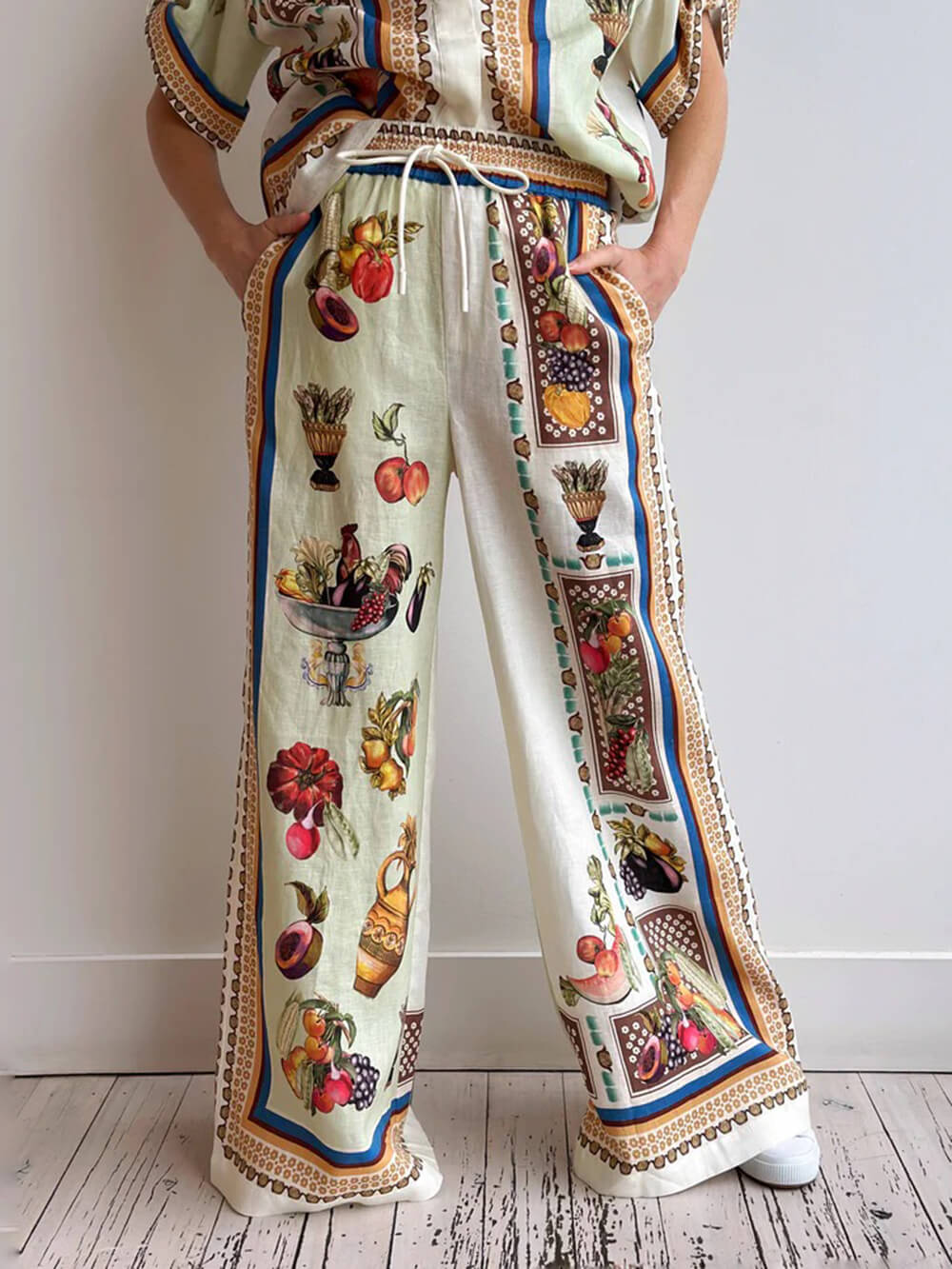 Unique Tropical Luxe Satin-Hose mit Fruchtdruck, lockerer elastischer Taille und weitem Bein
