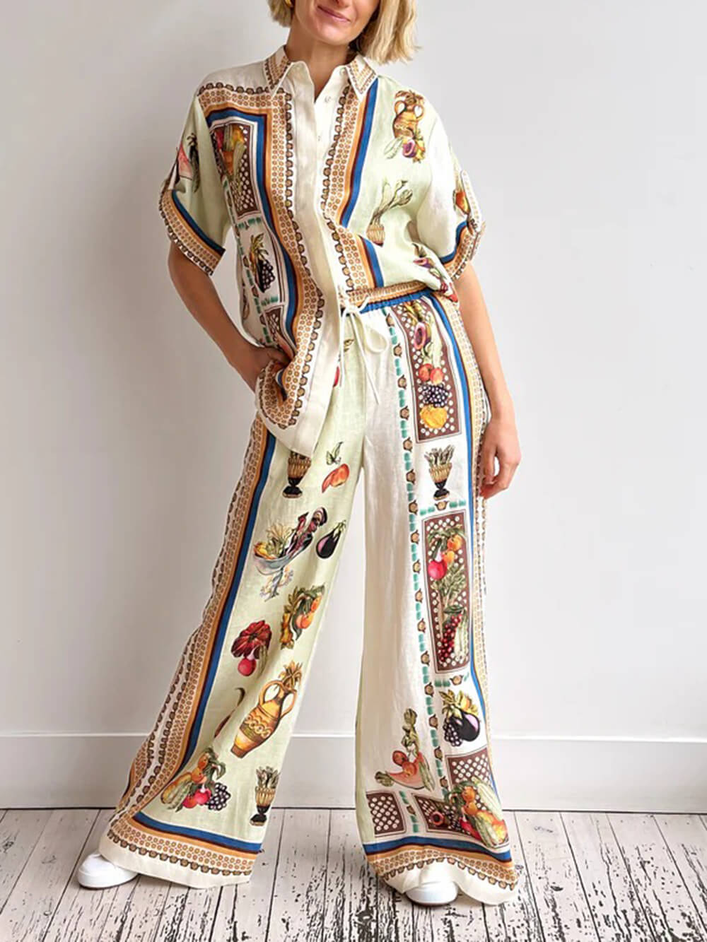 Unique Tropical Luxe Satin-Hose mit Fruchtdruck, lockerer elastischer Taille und weitem Bein
