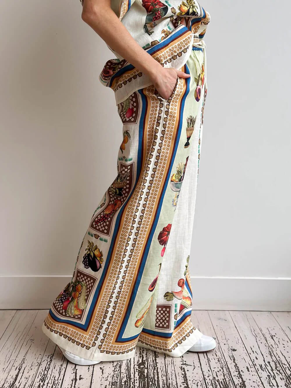 Unique Tropical Luxe Satin-Hose mit Fruchtdruck, lockerer elastischer Taille und weitem Bein