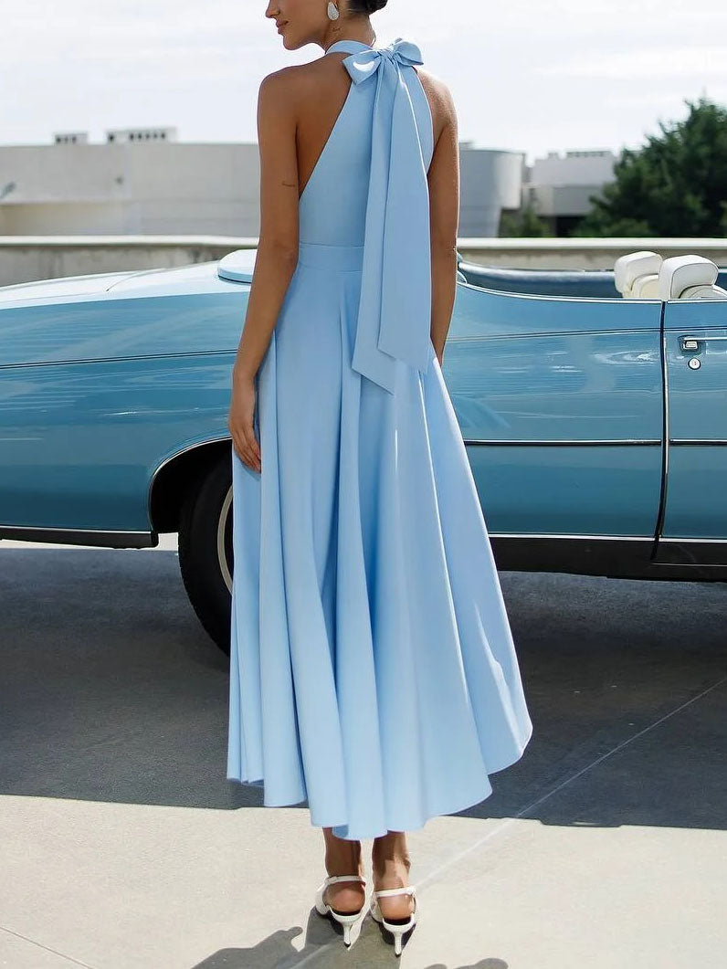 Robe mi-longue élégante à col licou et coupe trapèze