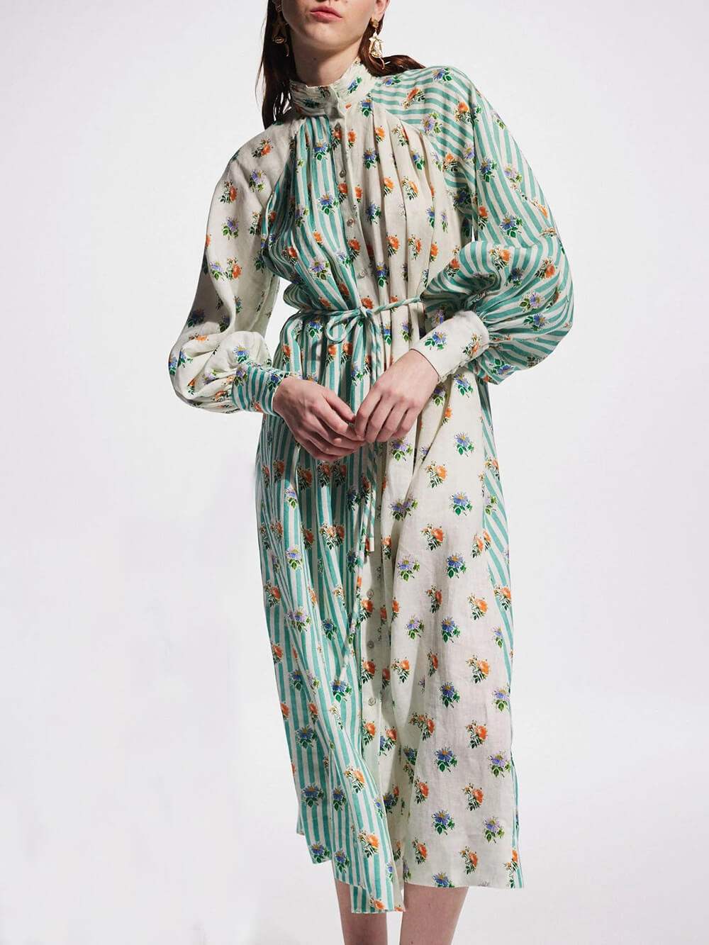 Elegantes bedrucktes Hemdkleid mit Puffärmeln