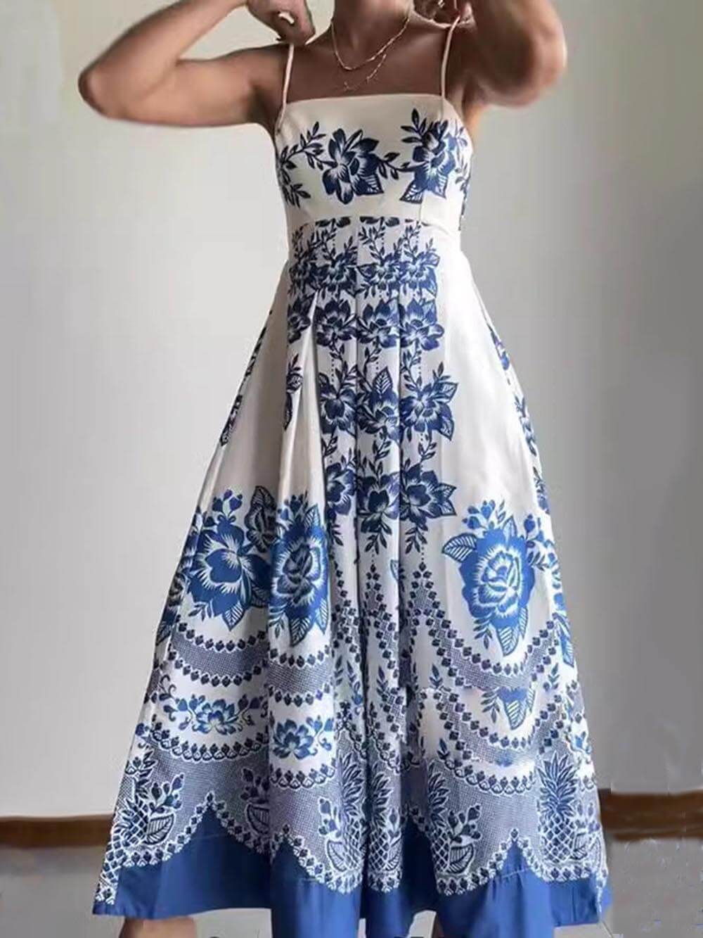 Robe mi-longue ample à imprimé floral ethnique et dos froncé