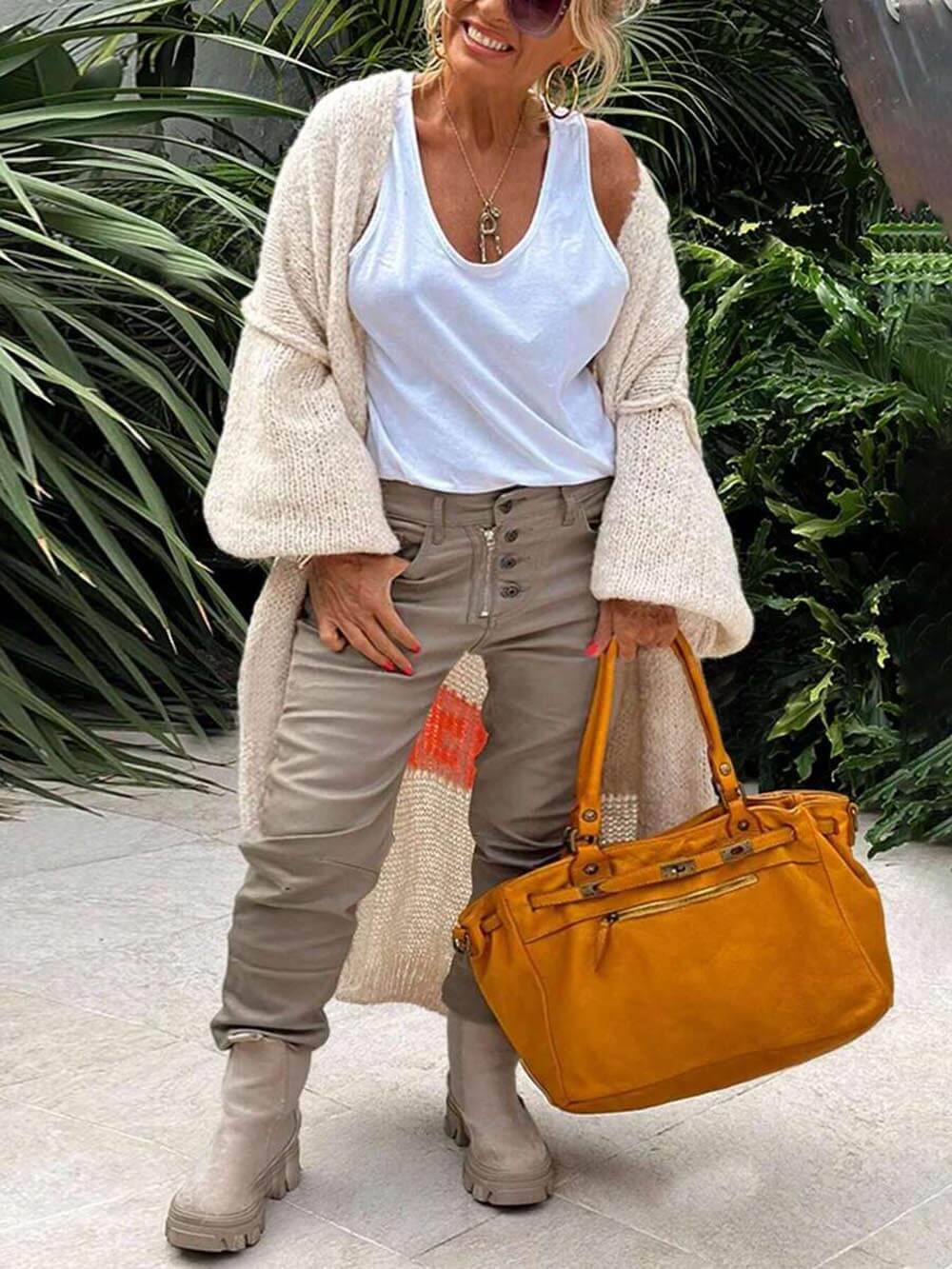 Lässiger Strickcardigan mit großer Tasche und Herzmuster