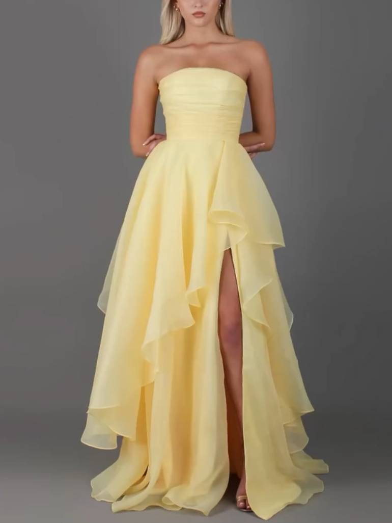 Mehrlagiges Maxikleid mit Tube-Top und Schlitz vorne