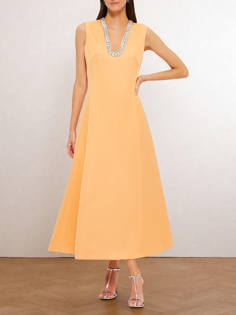 Anspruchsvolles Maxikleid mit Paillettenverzierung
