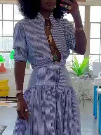 Ensemble chemise et jupe à rayures avec col montant