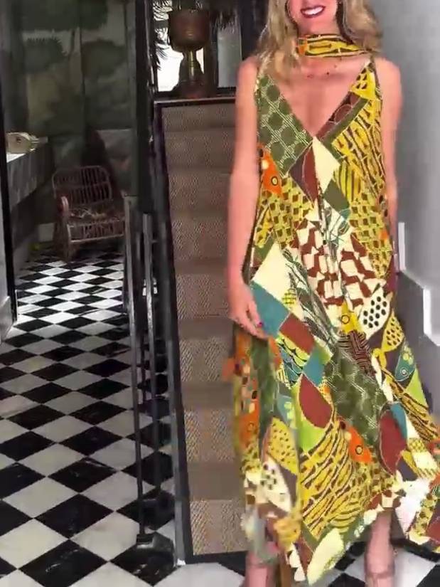 Einzigartiges bedrucktes Kleid mit unregelmäßigem Saum
