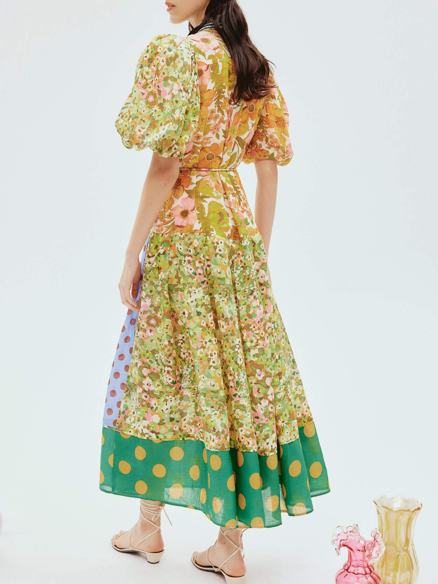 Robe mi-longue à manches bouffantes et imprimé floral rétro exquis