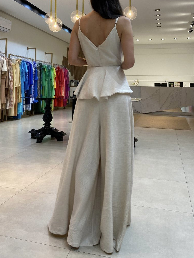 Einzigartiger ärmelloser Jumpsuit mit Rüschen und Hosenträgern