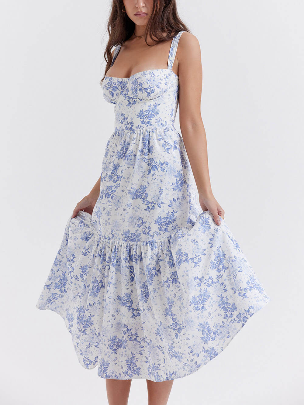 Robe mi-longue fleurie à bretelles et ourlet en A