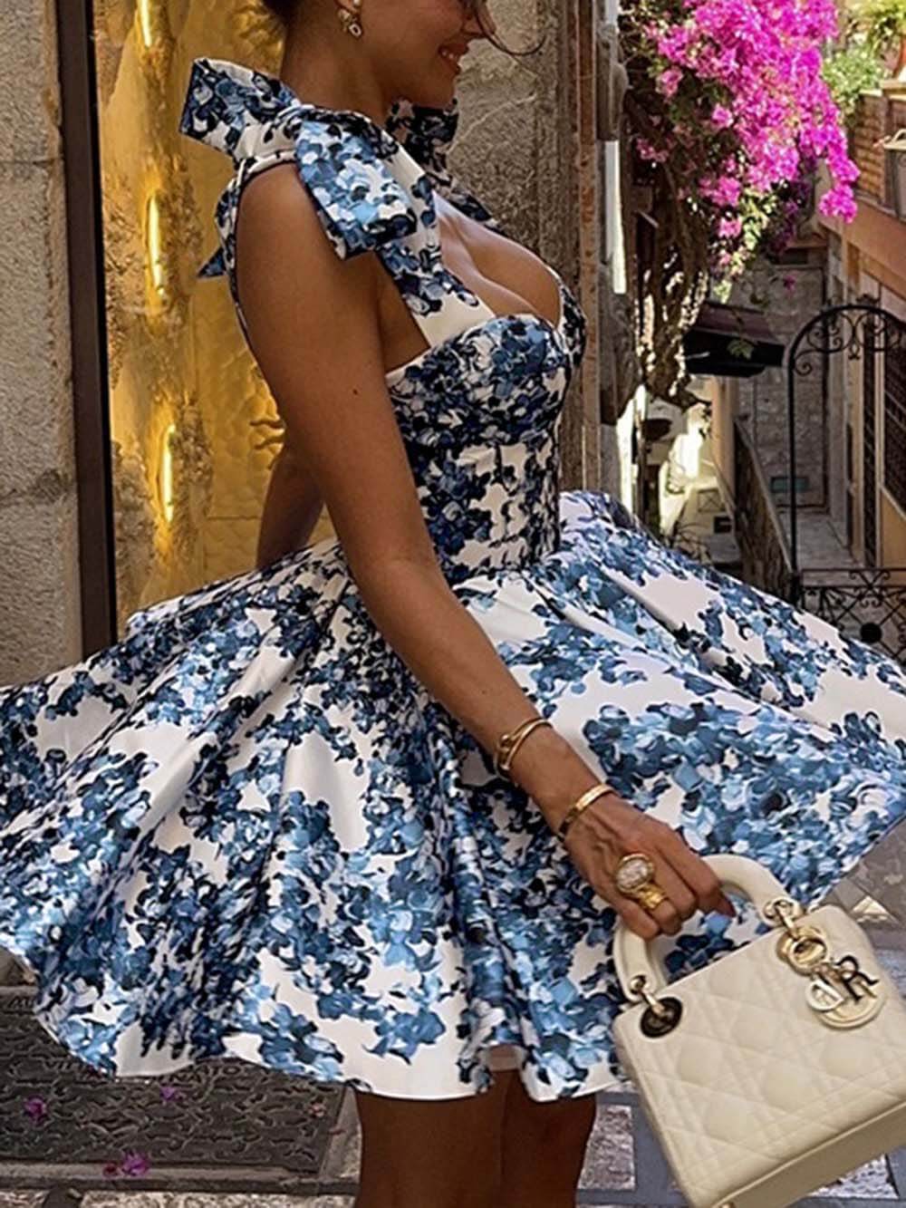 Elegantes bedrucktes Minikleid mit Schnürung