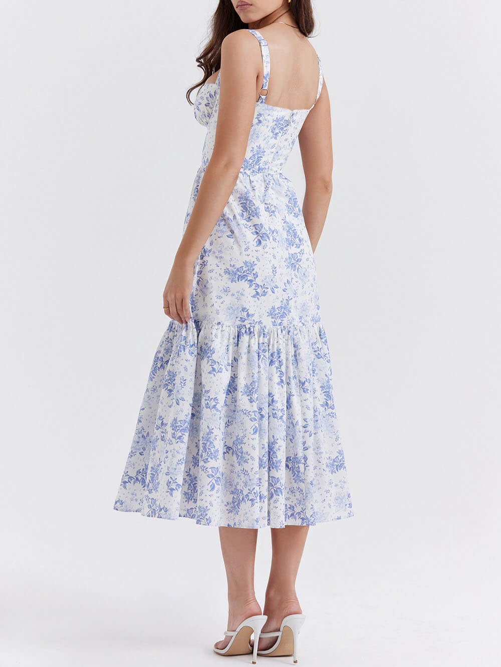 Robe mi-longue fleurie à bretelles et ourlet en A