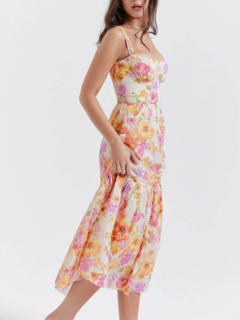 Robe mi-longue fleurie à bretelles et ourlet en A