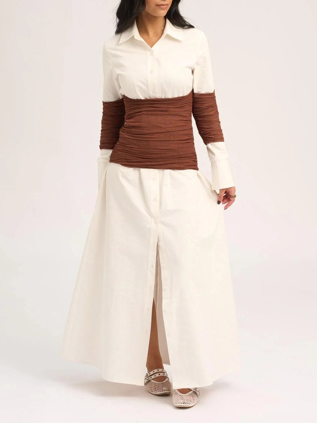 Elegantes Maxi-Hemdkleid mit Mesh-Einsätzen