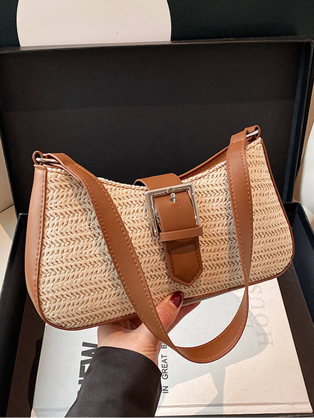 Sac à bandoulière tendance en paille tissée pour les vacances