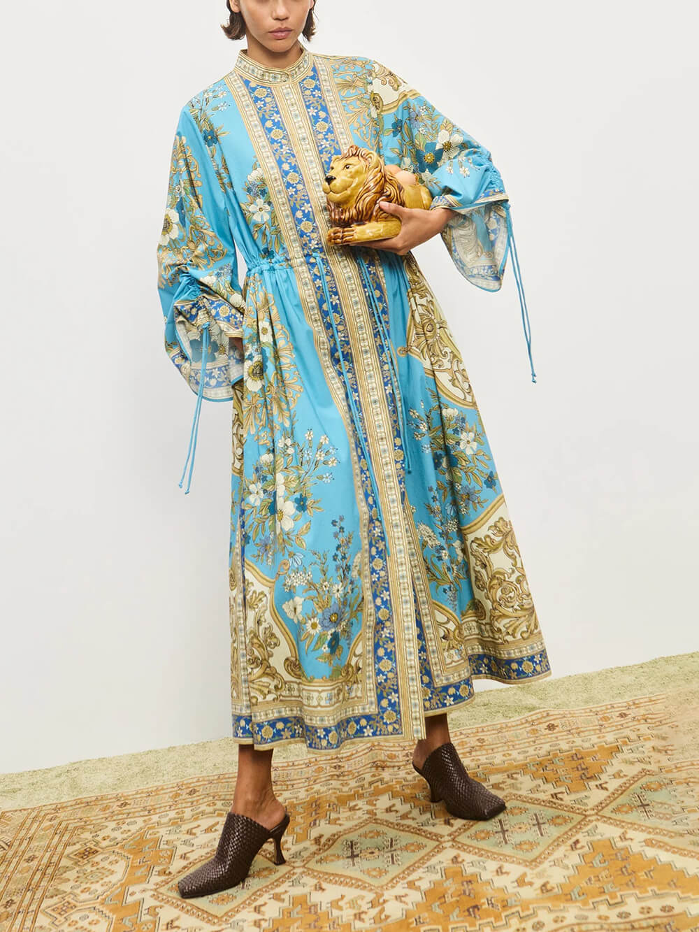 Robe chemise ample à imprimé floral, unique et sans effort, avec poignets et cordon de serrage à la taille