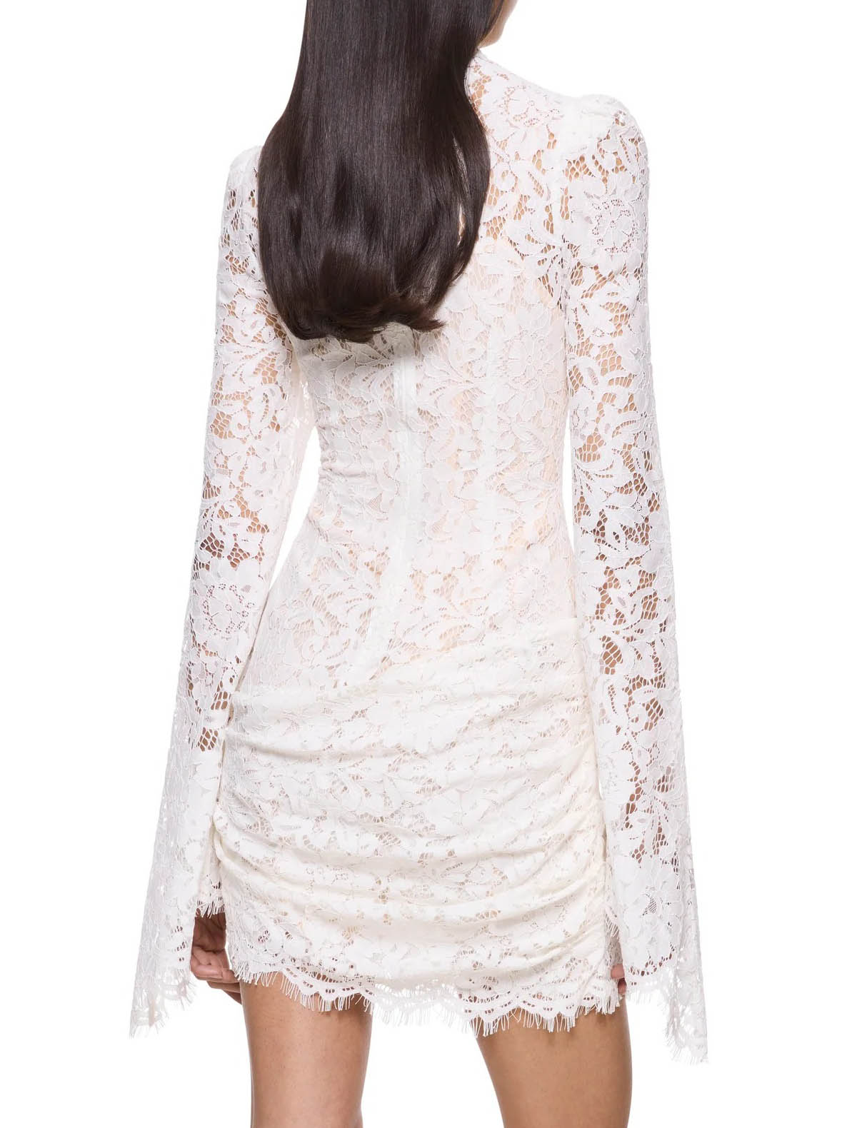 Mini-robe élégante à col haut et manches longues en dentelle