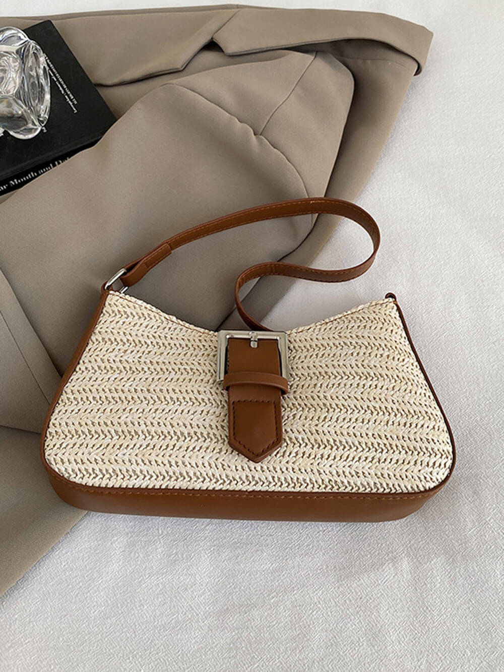 Sac à bandoulière tendance en paille tissée pour les vacances