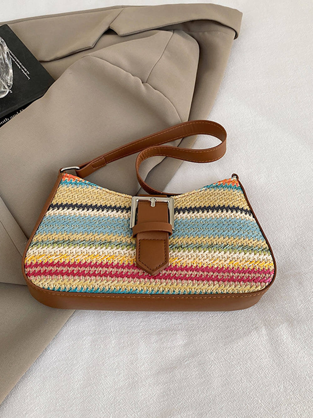 Sac à bandoulière tendance en paille tissée pour les vacances
