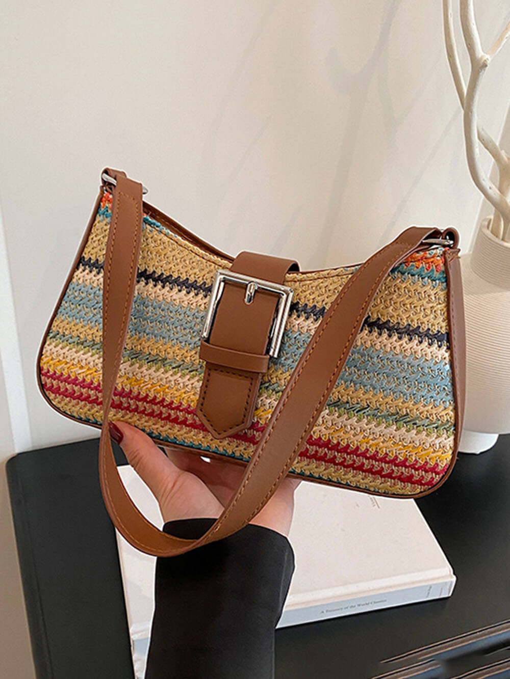 Sac à bandoulière tendance en paille tissée pour les vacances