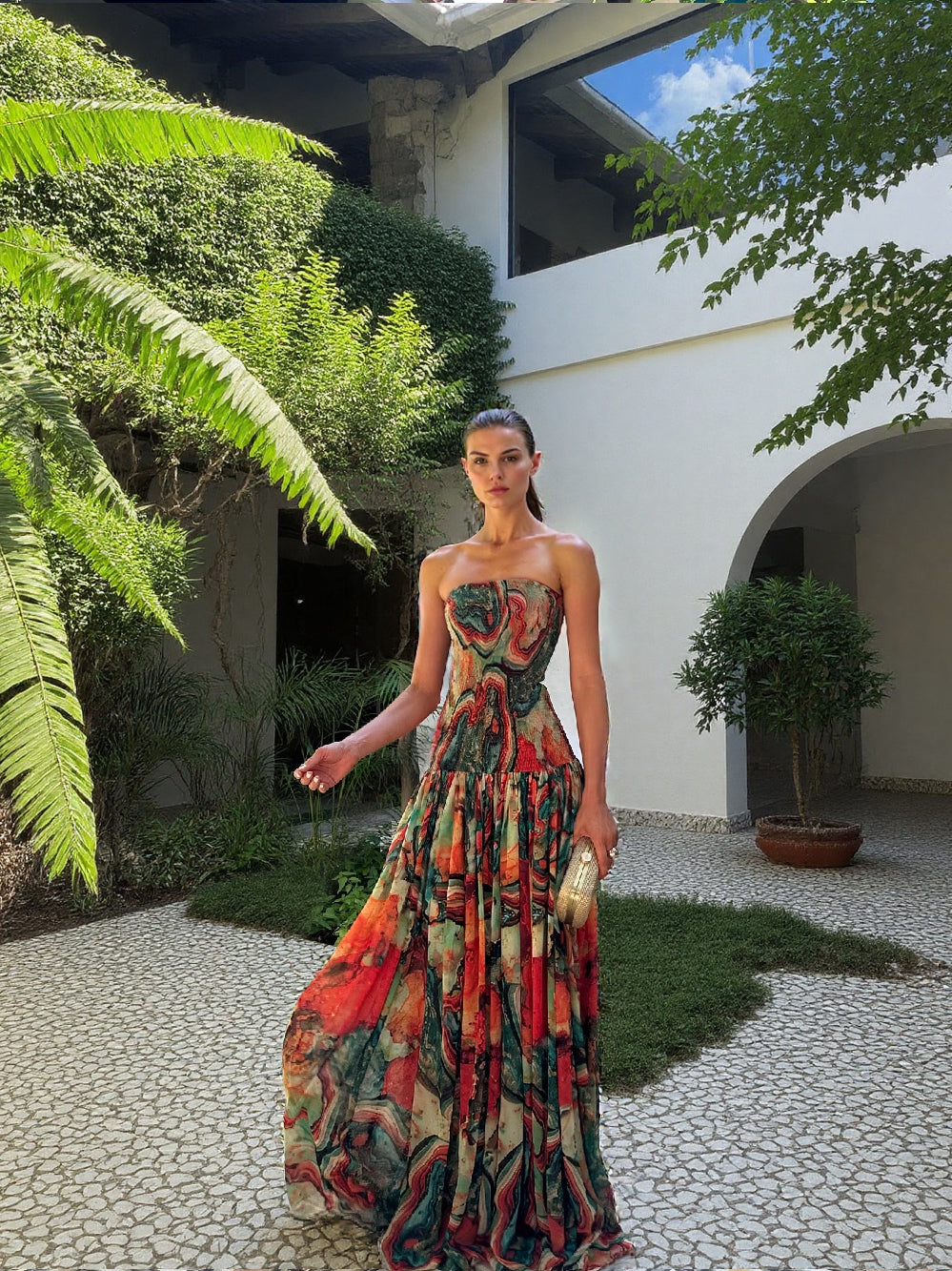 Elegantes Maxikleid mit Wickelausschnitt und abstraktem Print