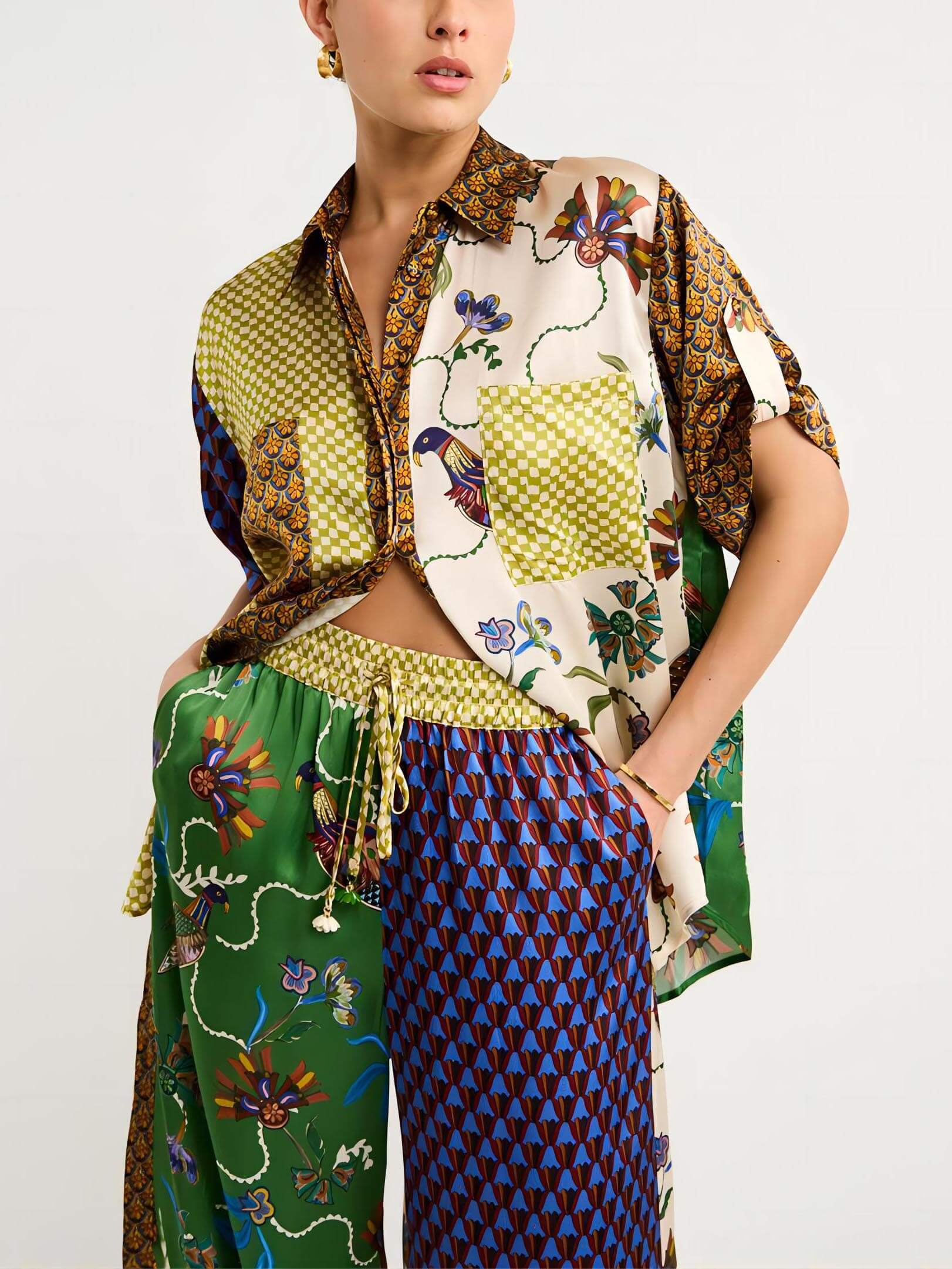 Lockere Hose mit weitem Bein und speziellem Folk-Print
