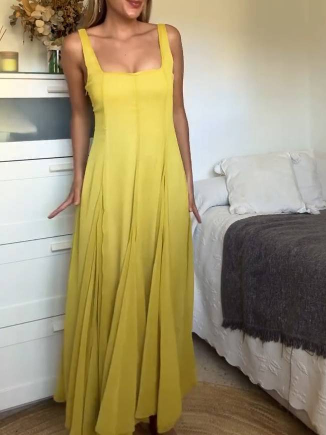 Robe à bretelles à col carré