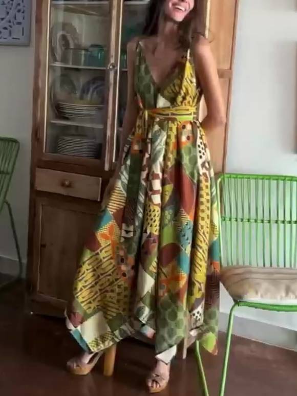 Einzigartiges bedrucktes Kleid mit unregelmäßigem Saum