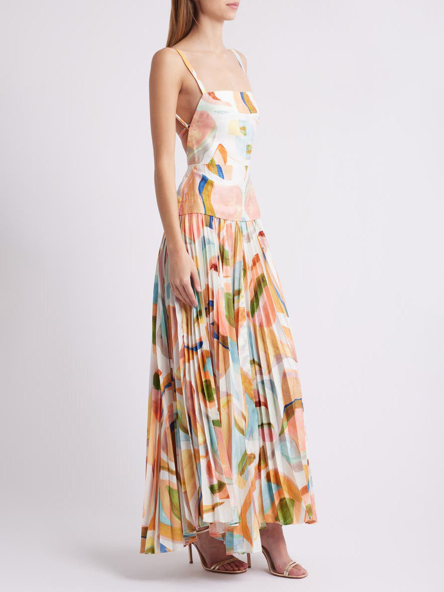 Robe longue plissée à dos ouvert et imprimé abstrait unique