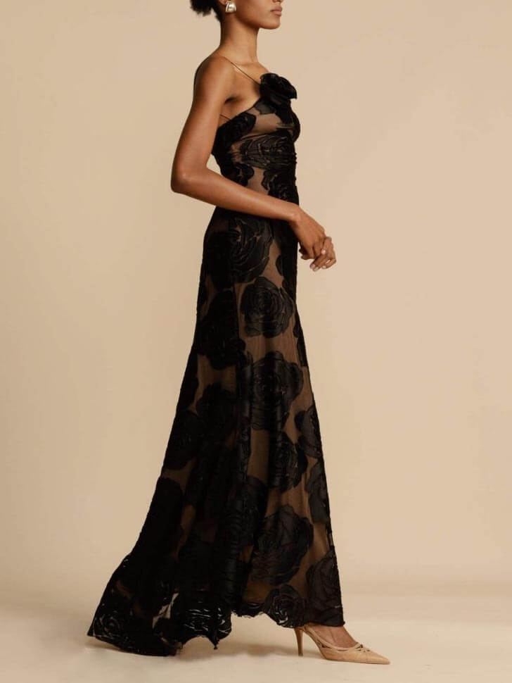 Robe longue à fleurs roses tridimensionnelles brûlées
