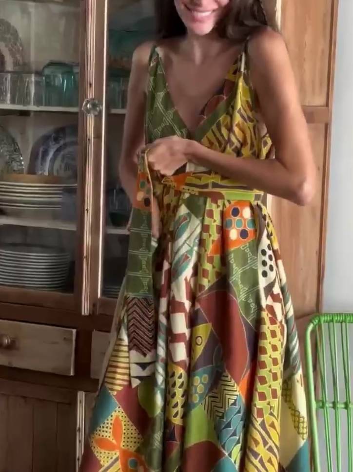Einzigartiges bedrucktes Kleid mit unregelmäßigem Saum