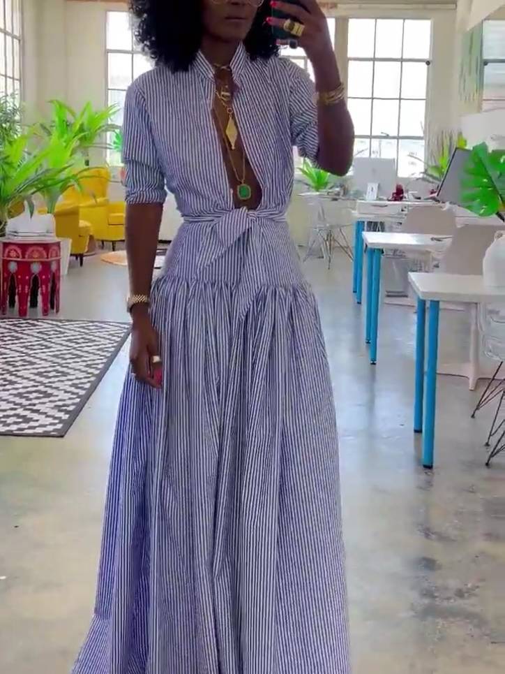 Ensemble chemise et jupe à rayures avec col montant
