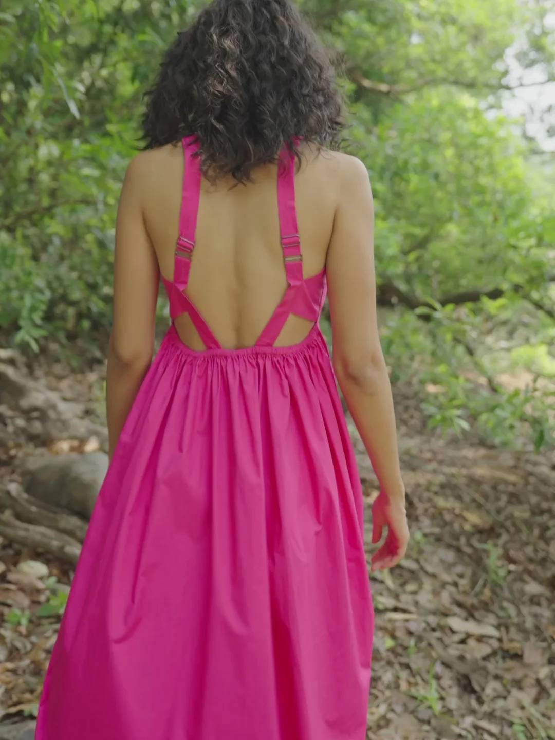 Robe dos nu à bretelles style vacances