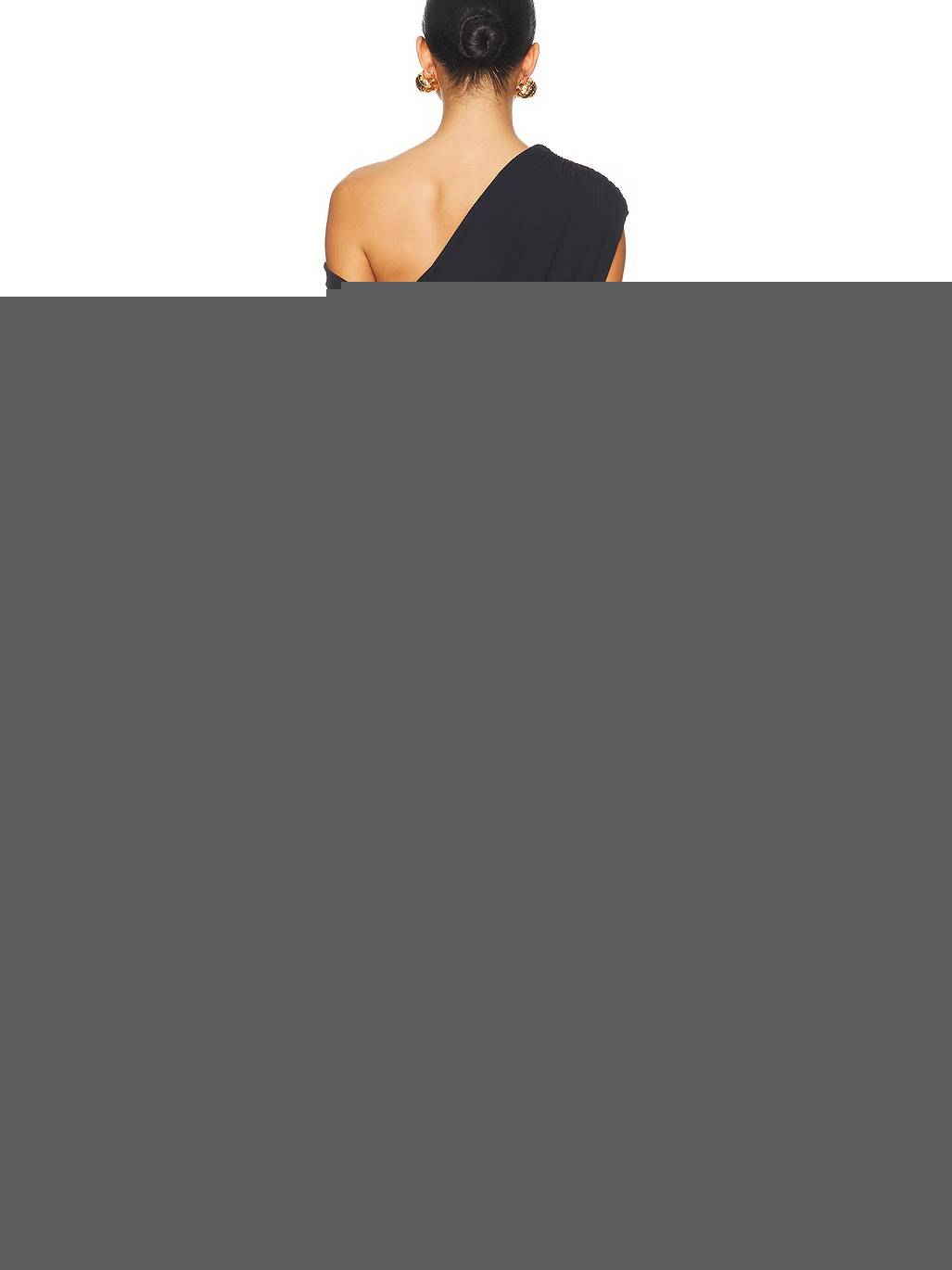 Robe longue plissée à épaules dénudées et coupe ajustée