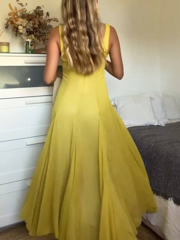 Robe à bretelles à col carré