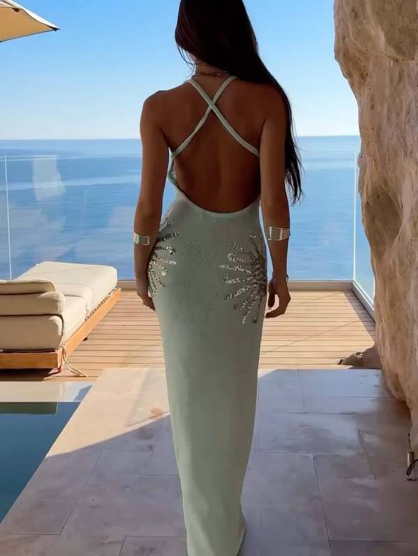 Robe longue en maille à paillettes et col en V dos nu